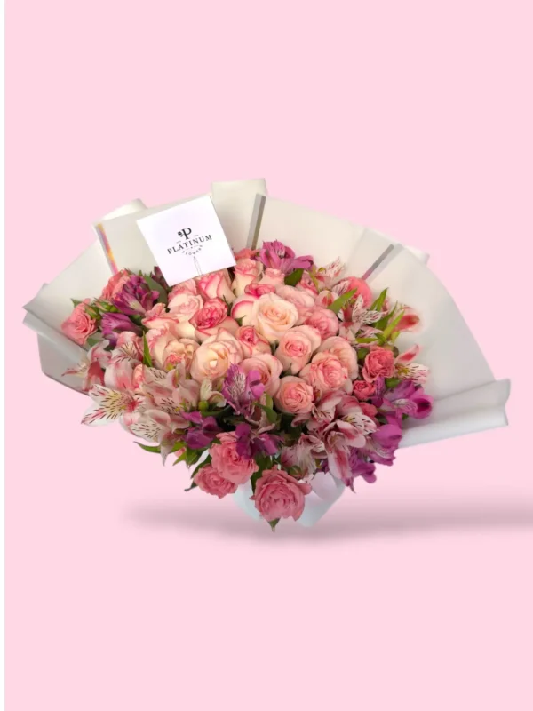 24 Rosas dovela con astromelia y mini rosa - Image 2